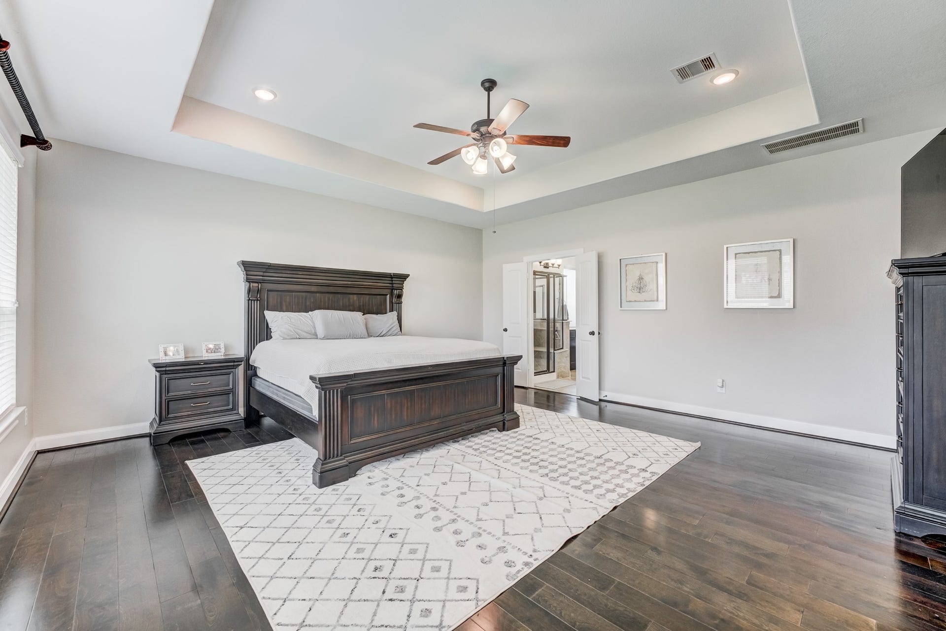 13502 Sorghum Drive, Rosharon, TX 77583 Spacious first-floor primary bedroom