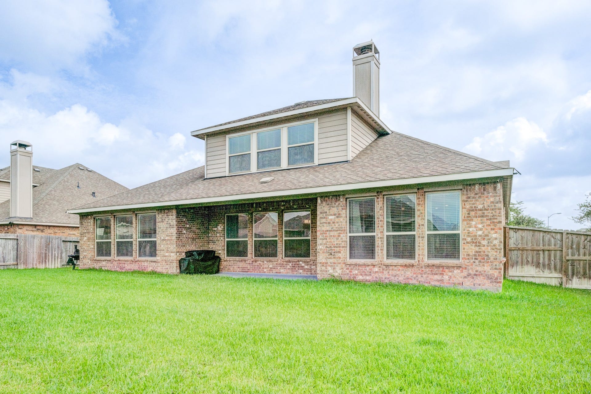 13502 Sorghum Drive, Rosharon, TX 77583 Expansive backyard with plenty of room to enjoy