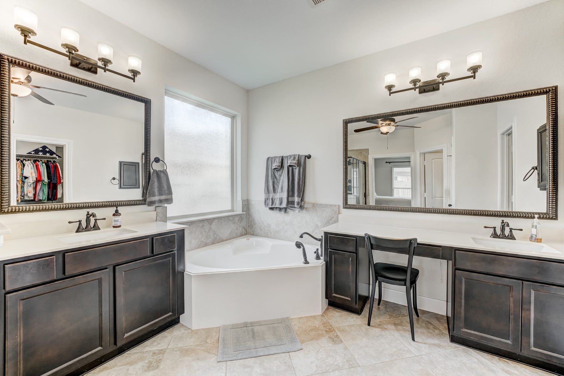 13502 Sorghum Drive, Rosharon, TX 77583 Primary bathroom with dual vanities