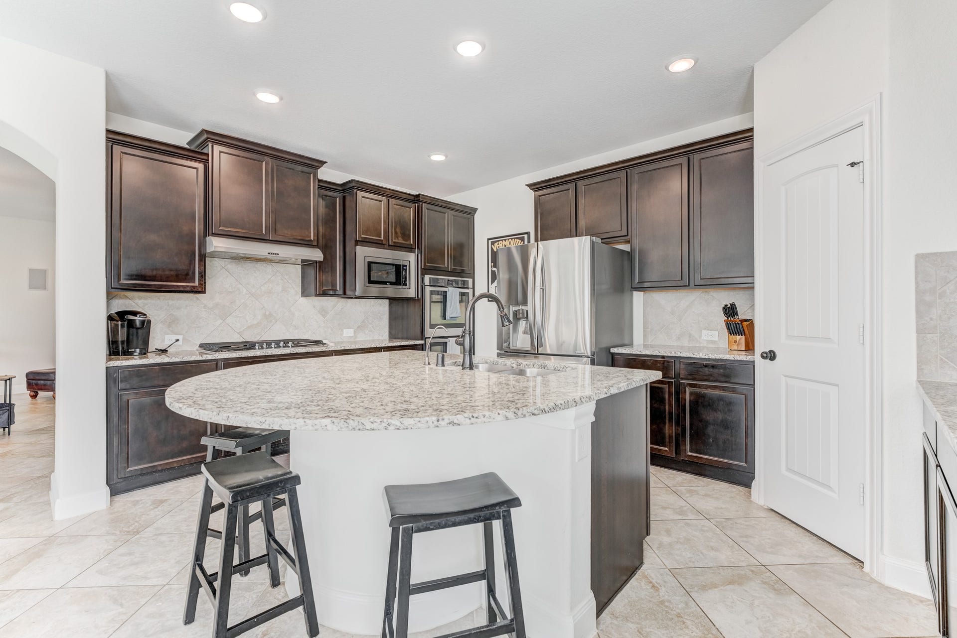 13502 Sorghum Drive, Rosharon, TX 77583 Kitchen with abundant cabinetry and counter space
