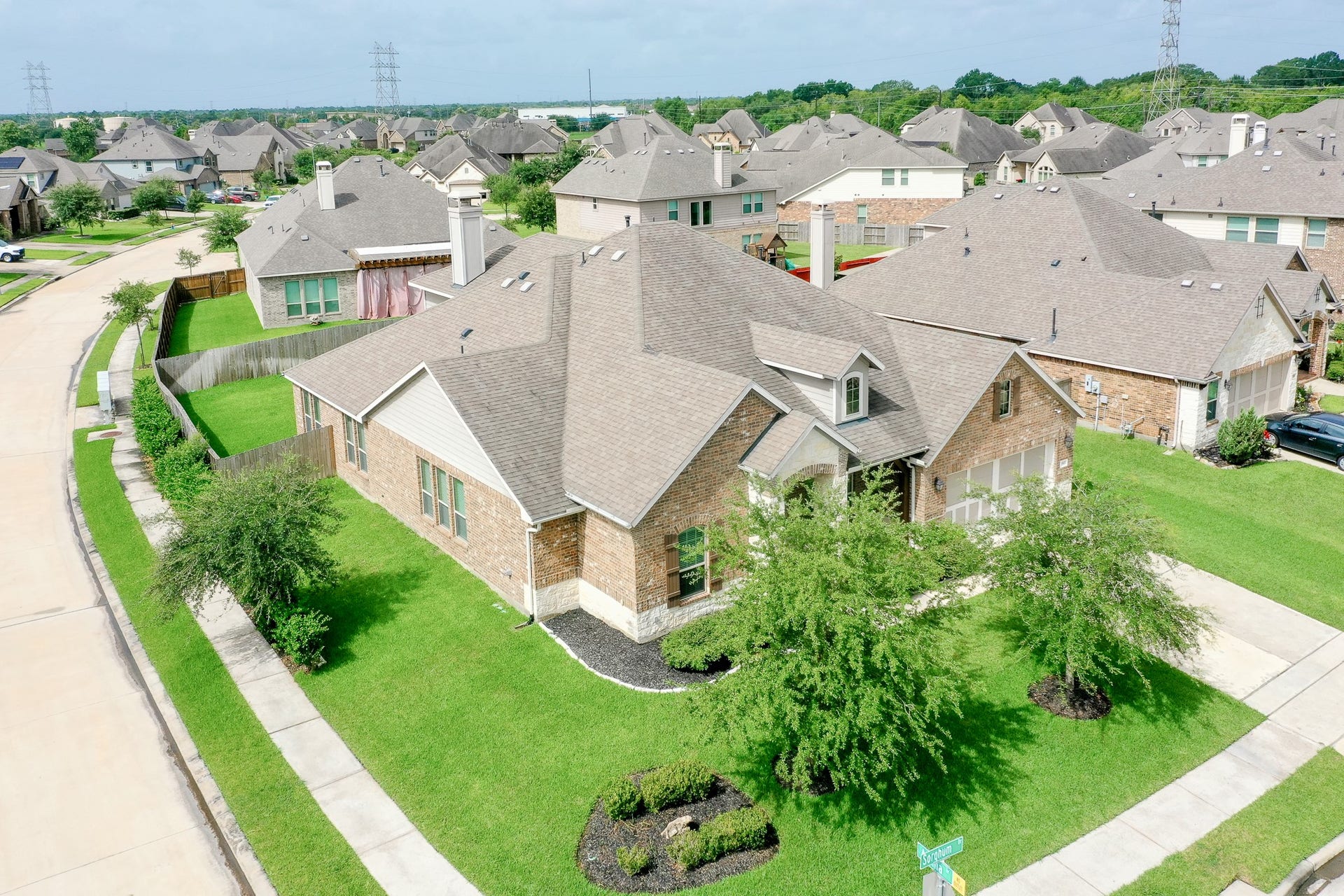 13502 Sorghum Drive, Rosharon, TX 77583 Corner lot in Lakes of Savannah