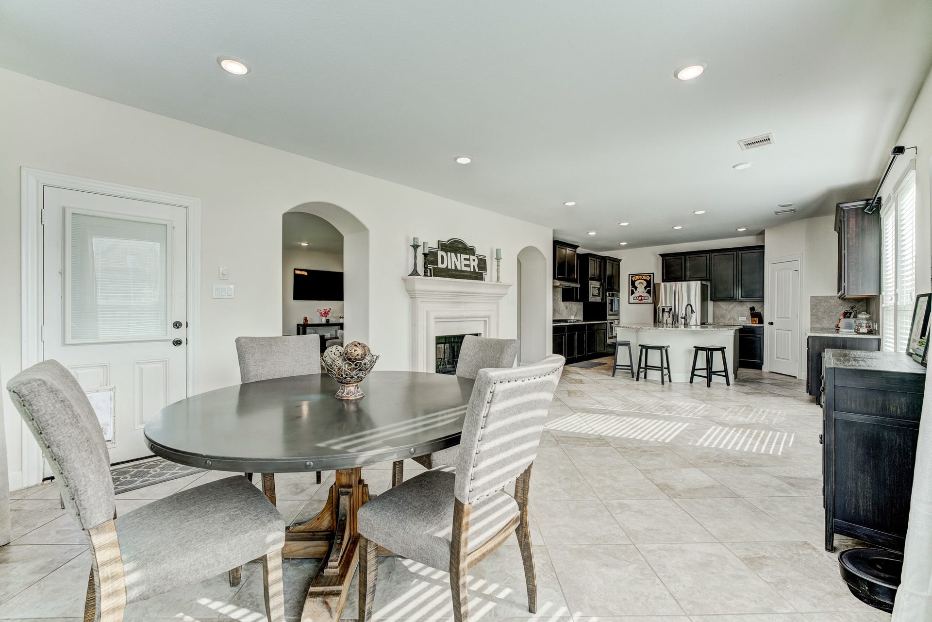 13502 Sorghum Drive, Rosharon, TX 77583 Open dining room and kitchen