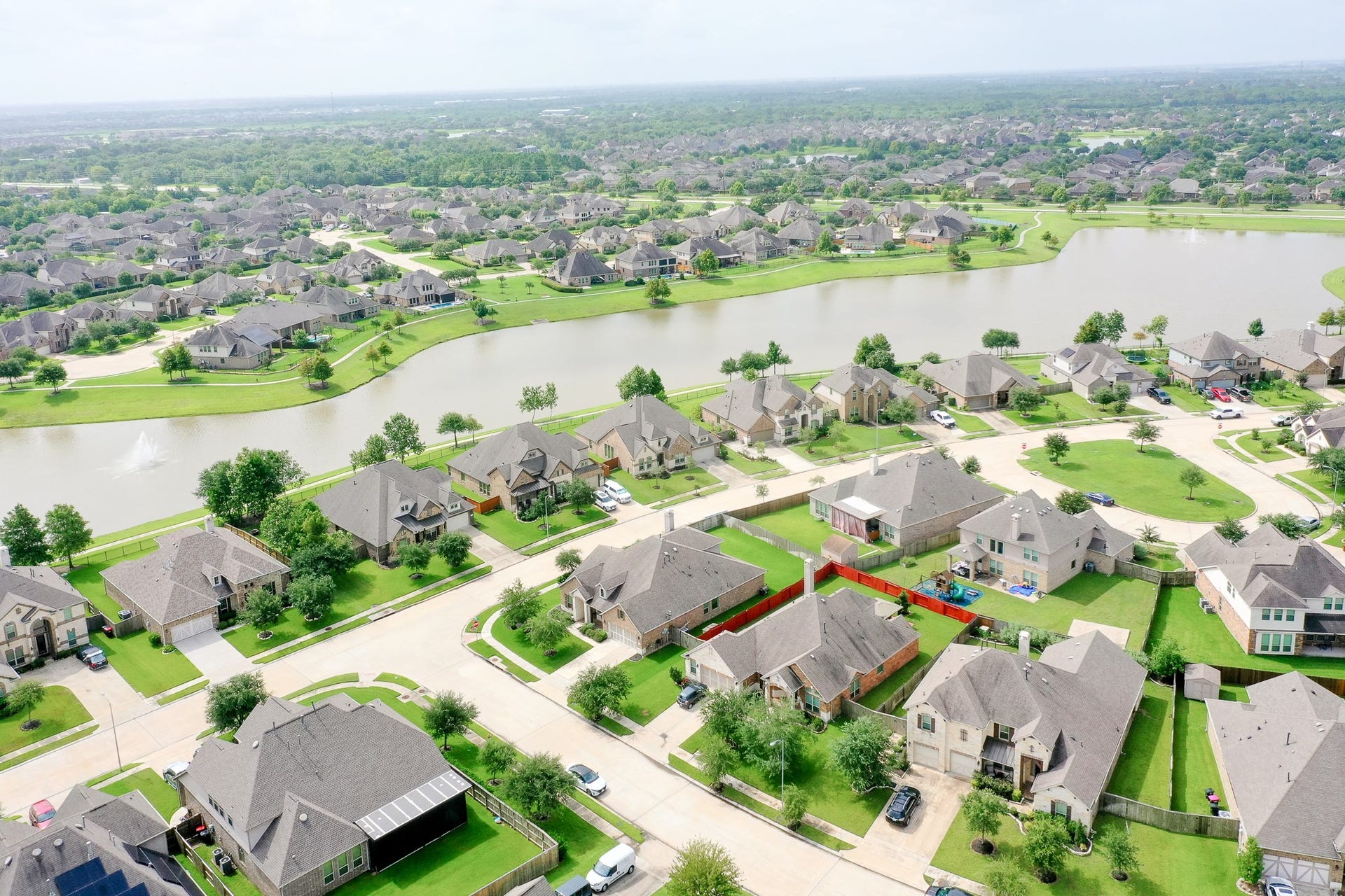13502 Sorghum Drive, Rosharon, TX 77583 Lakes and green space throughout the community