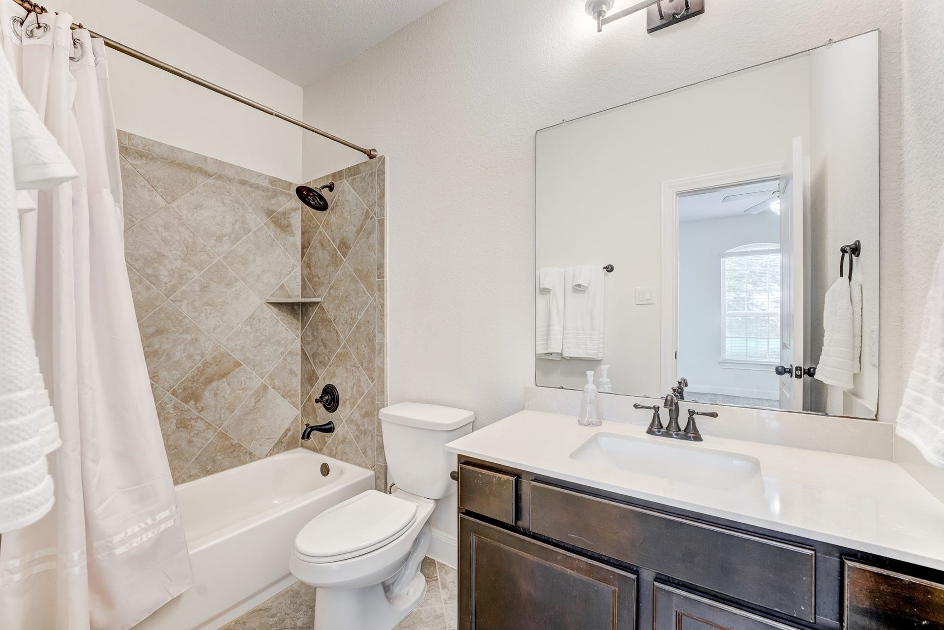 13502 Sorghum Drive, Rosharon, TX 77583 Private en-suite bathroom