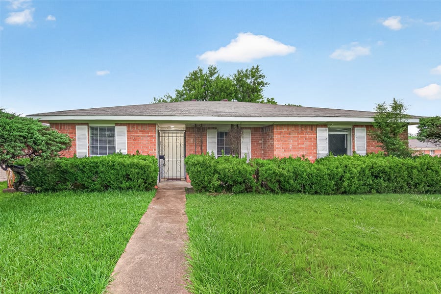 Property photo for 3102 Knotty Oaks Trail, Houston, TX