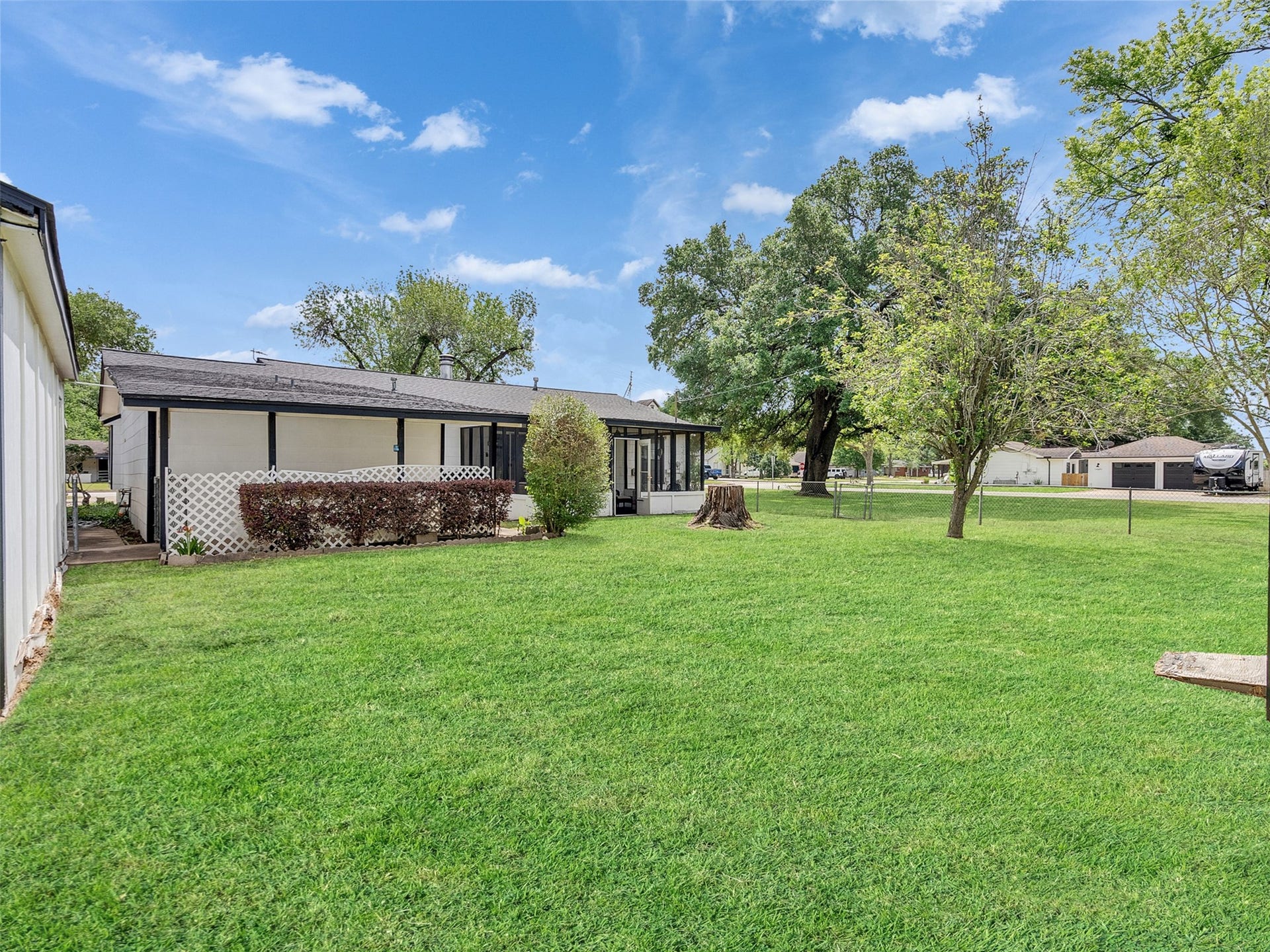 905 Bartlett Road, Katy, TX 77493