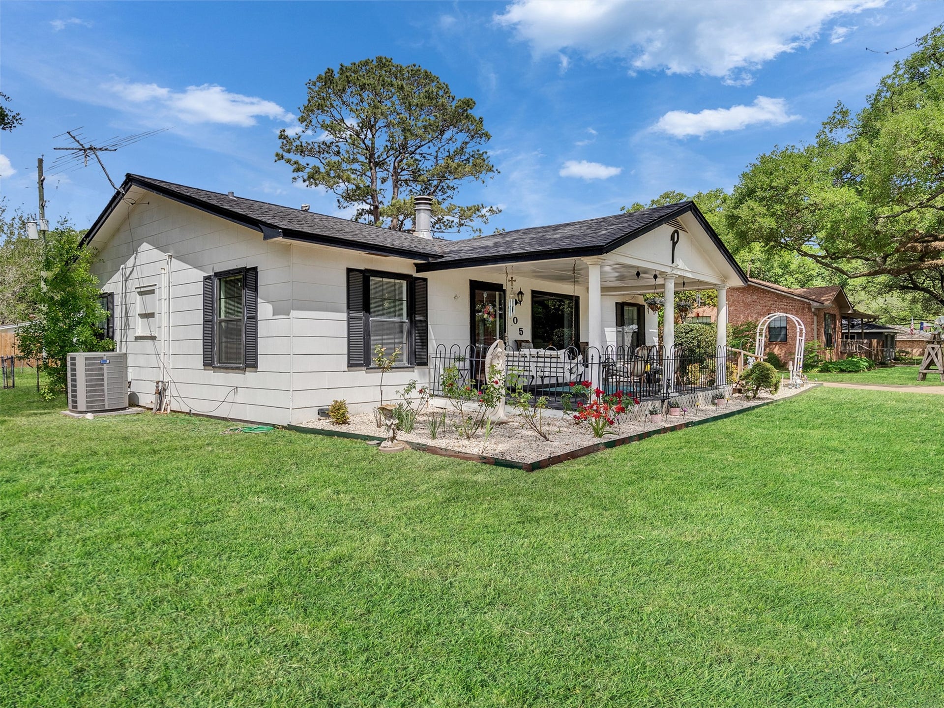 905 Bartlett Road, Katy, TX 77493