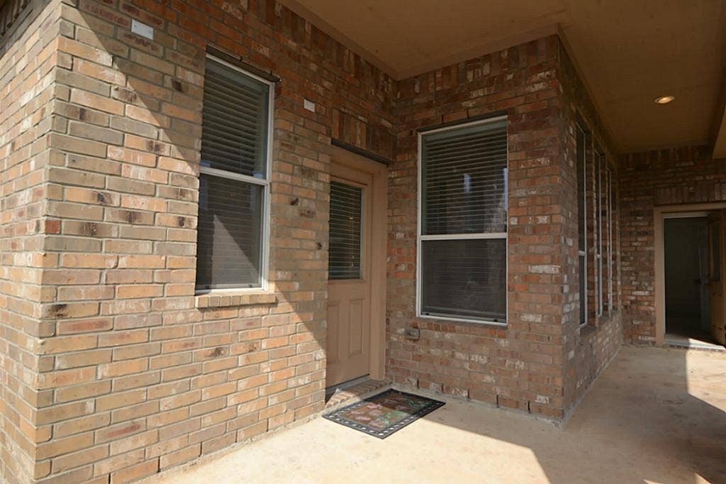 6606 Cadogan Court, Sugar Land, TX 77479 COVERED PATIO IN BACK.