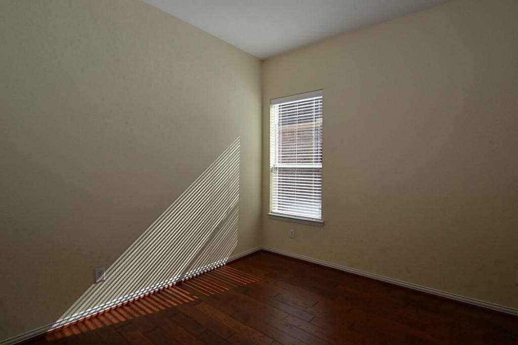 6606 Cadogan Court, Sugar Land, TX 77479 SECONDARY BEDROOM.