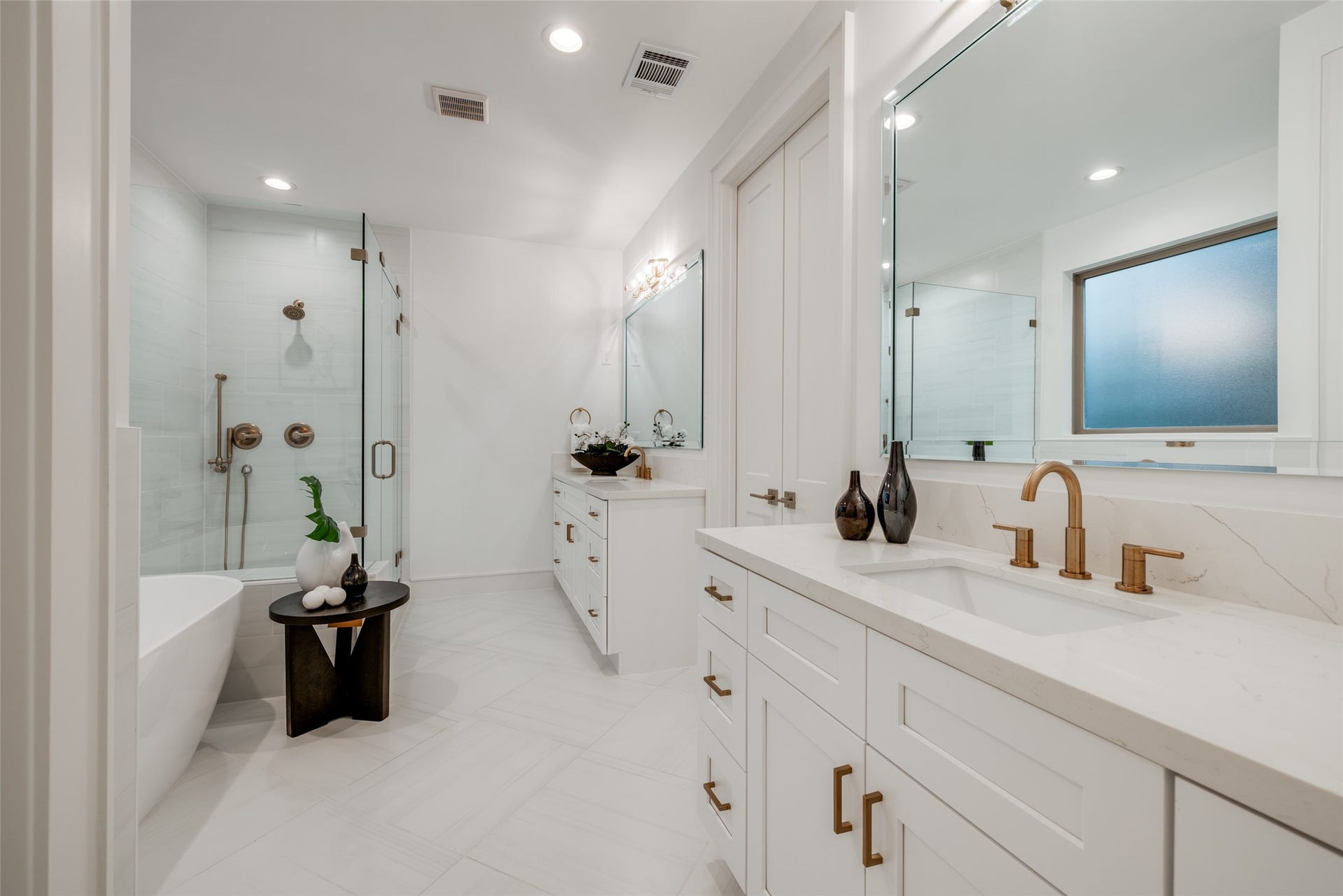 1010 E 26TH Street, Houston, TX 77009 * ASK ABOUT CUSTOMIZATION OPTIONS DURING CONSTRUCTION ONLY
* MAZZARINO MODEL HOME
* PHOTOS MAY SHOW A SIMILAR FLOOR PLAN AND/OR UPGRADED/ALTERNATIVE FINISHES
* Please use these photos as a guide
* THIS IS AN ACTIVE CONSTRUCTION SITE, BUYERS MUST REQUEST APPOINTMENT TO BE ON PREMISES AT ALL TIMES.