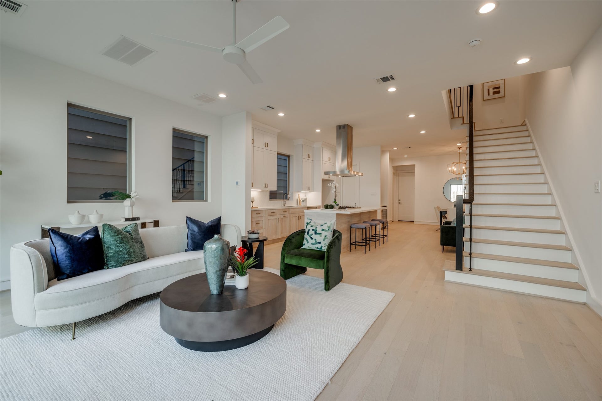1010 E 26TH Street, Houston, TX 77009 * ASK ABOUT CUSTOMIZATION OPTIONS DURING CONSTRUCTION ONLY
* MAZZARINO MODEL HOME
* PHOTOS MAY SHOW A SIMILAR FLOOR PLAN AND/OR UPGRADED/ALTERNATIVE FINISHES
* Please use these photos as a guide
* THIS IS AN ACTIVE CONSTRUCTION SITE, BUYERS MUST REQUEST APPOINTMENT TO BE ON PREMISES AT ALL TIMES.