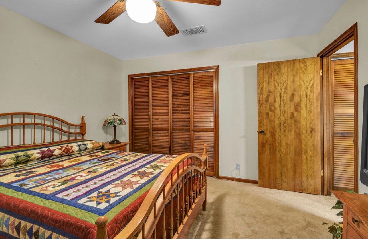 102 Raintree Lane, Lake Jackson, TX 77566