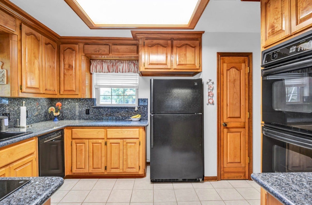 102 Raintree Lane, Lake Jackson, TX 77566