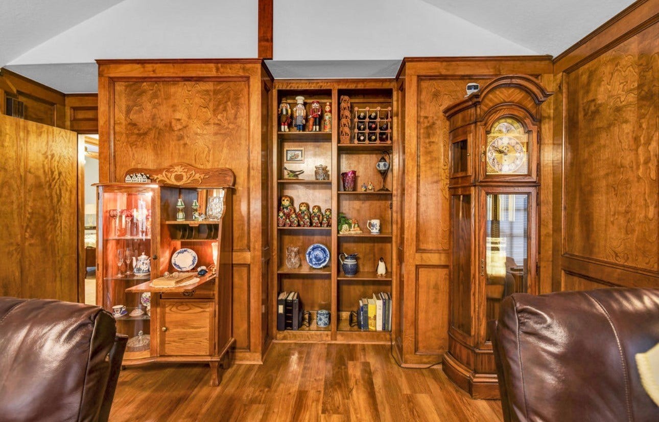 102 Raintree Lane, Lake Jackson, TX 77566