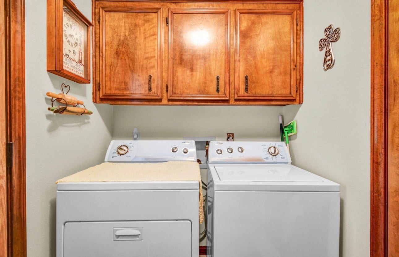 102 Raintree Lane, Lake Jackson, TX 77566