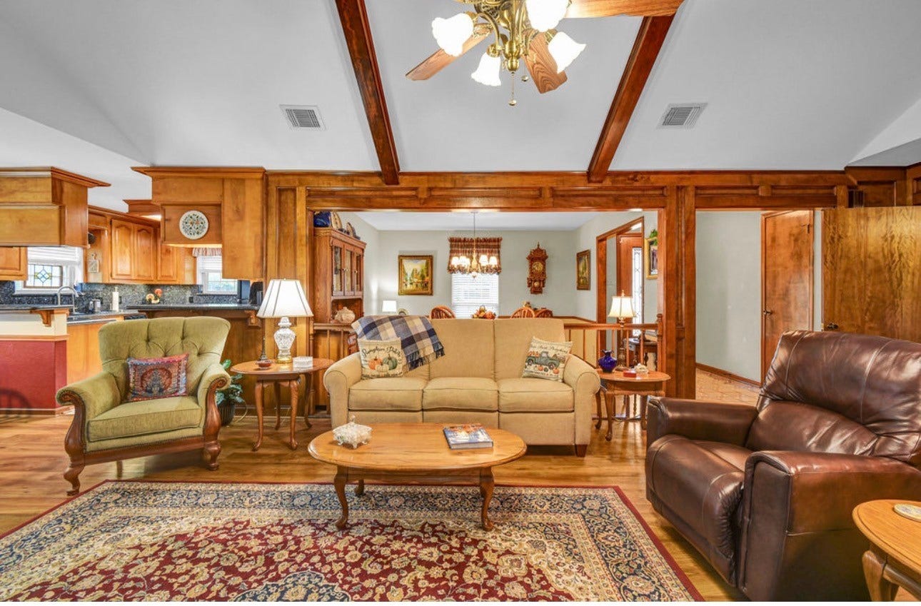 102 Raintree Lane, Lake Jackson, TX 77566