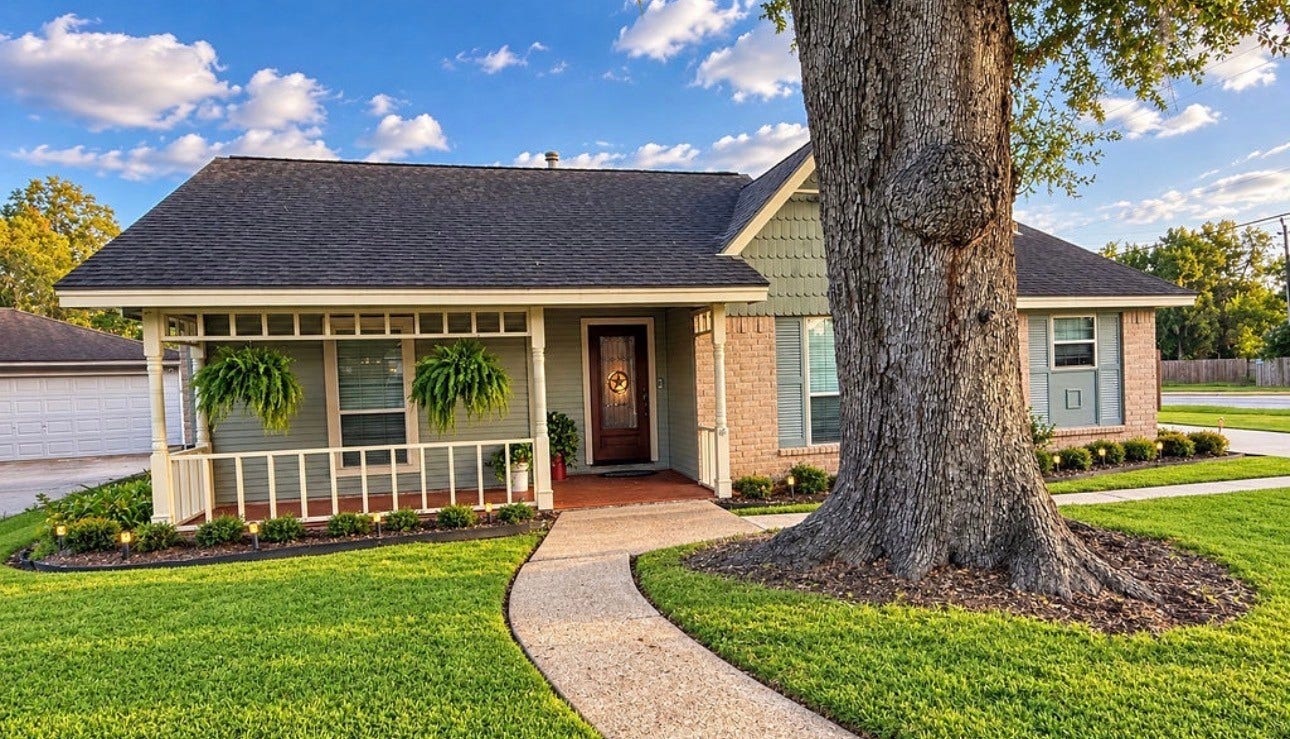 102 Raintree Lane, Lake Jackson, TX 77566