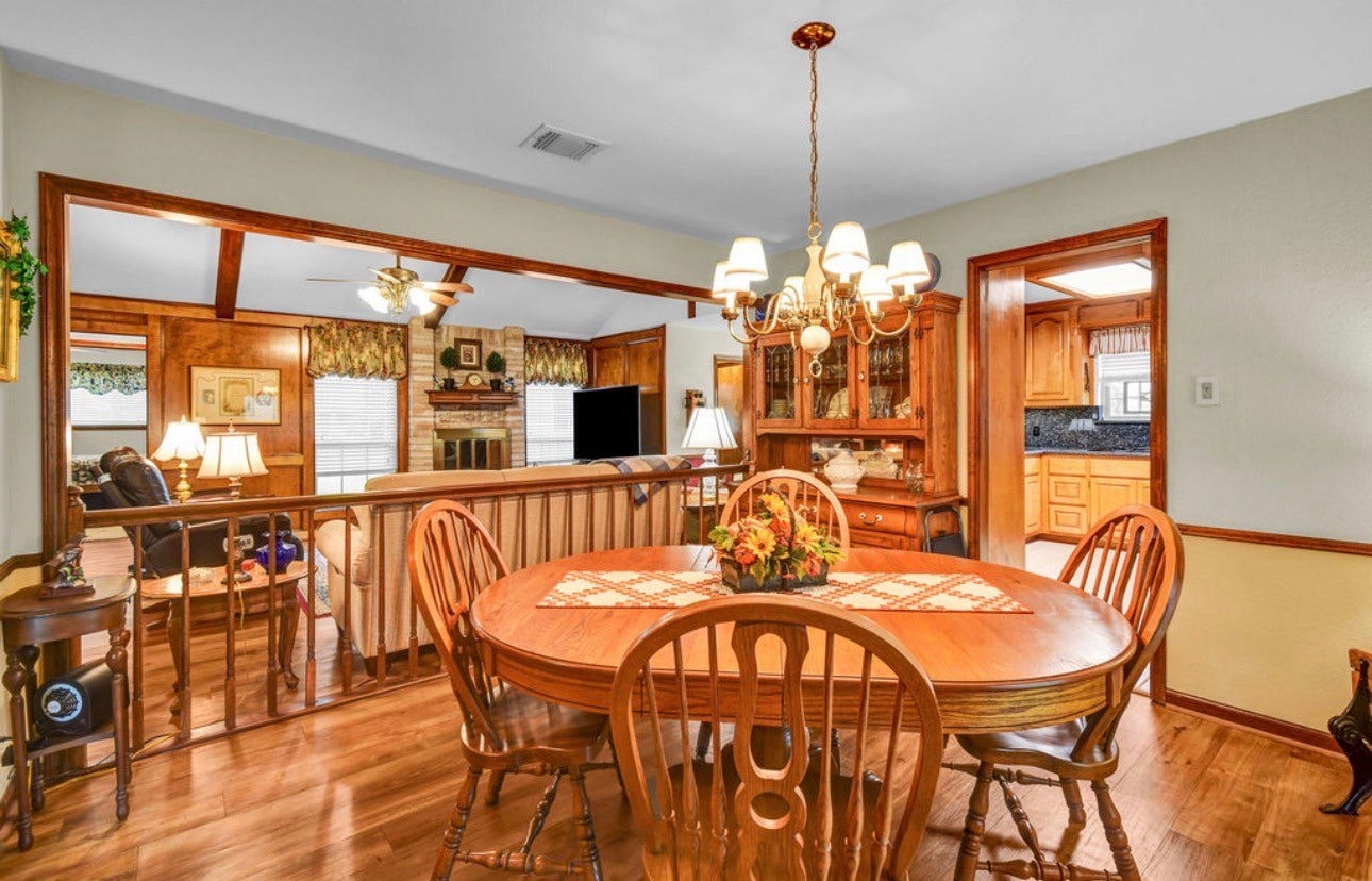 102 Raintree Lane, Lake Jackson, TX 77566
