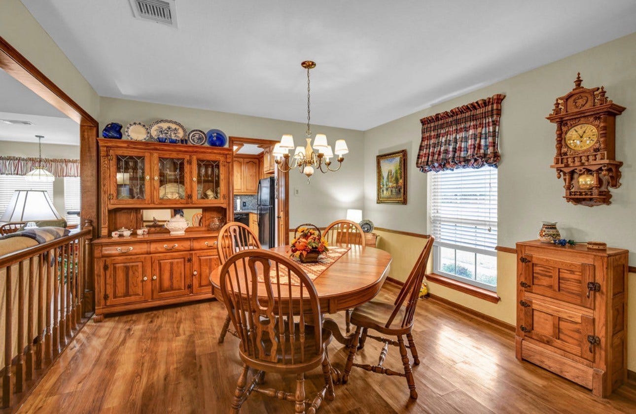 102 Raintree Lane, Lake Jackson, TX 77566
