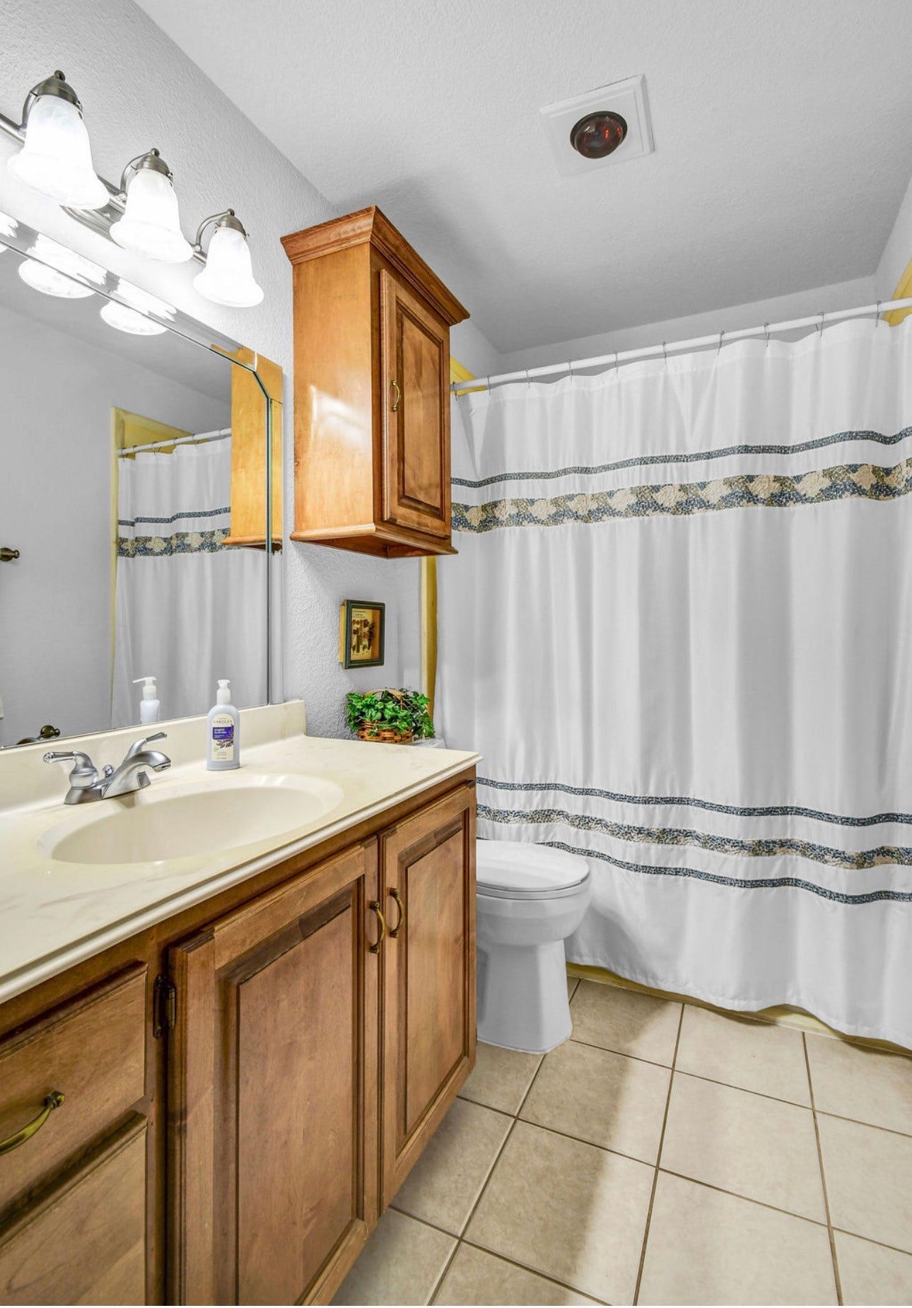 102 Raintree Lane, Lake Jackson, TX 77566