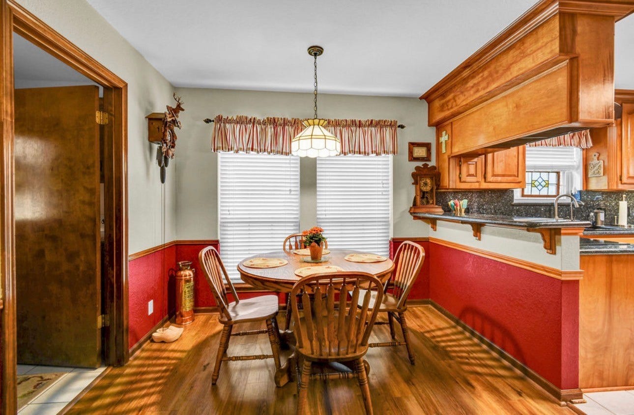 102 Raintree Lane, Lake Jackson, TX 77566