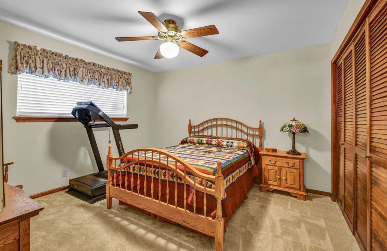 102 Raintree Lane, Lake Jackson, TX 77566
