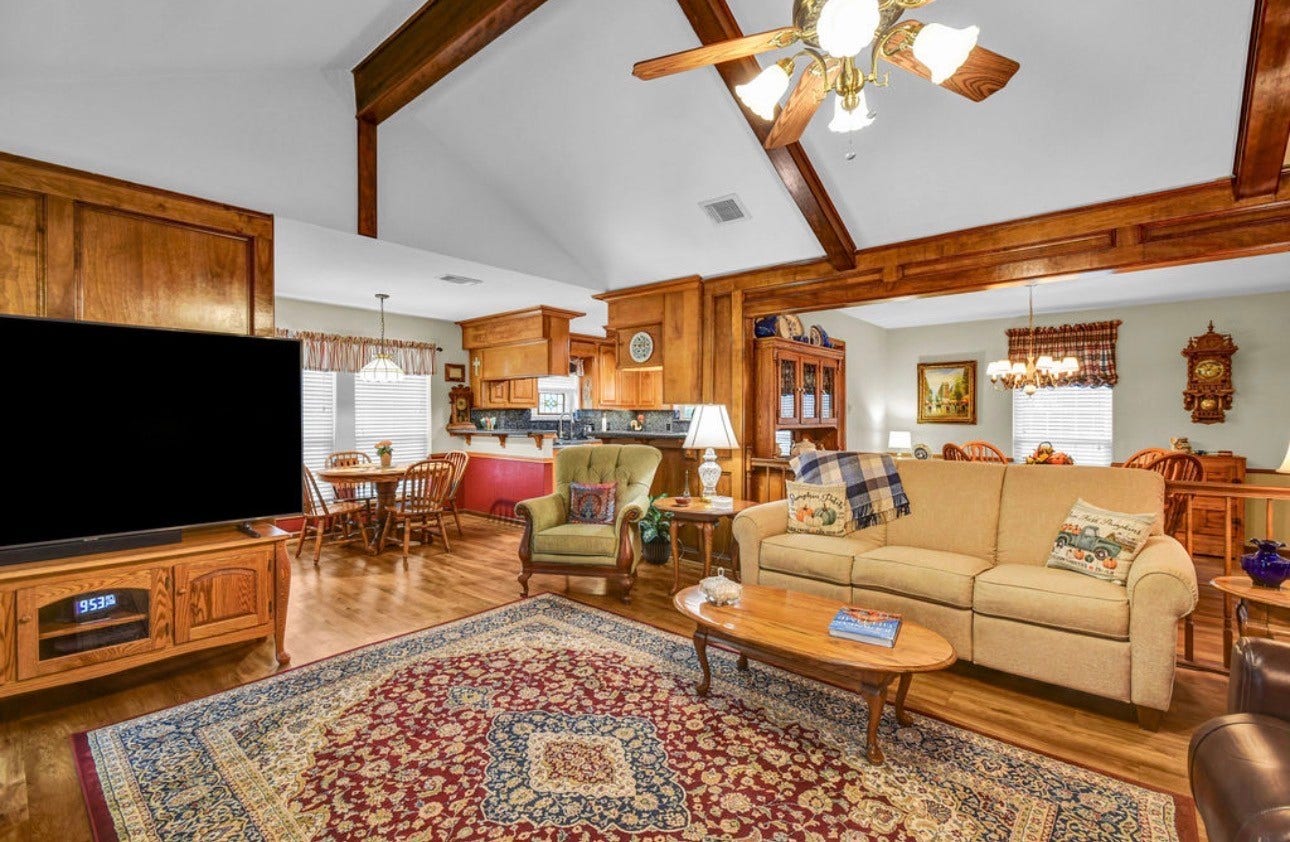 102 Raintree Lane, Lake Jackson, TX 77566