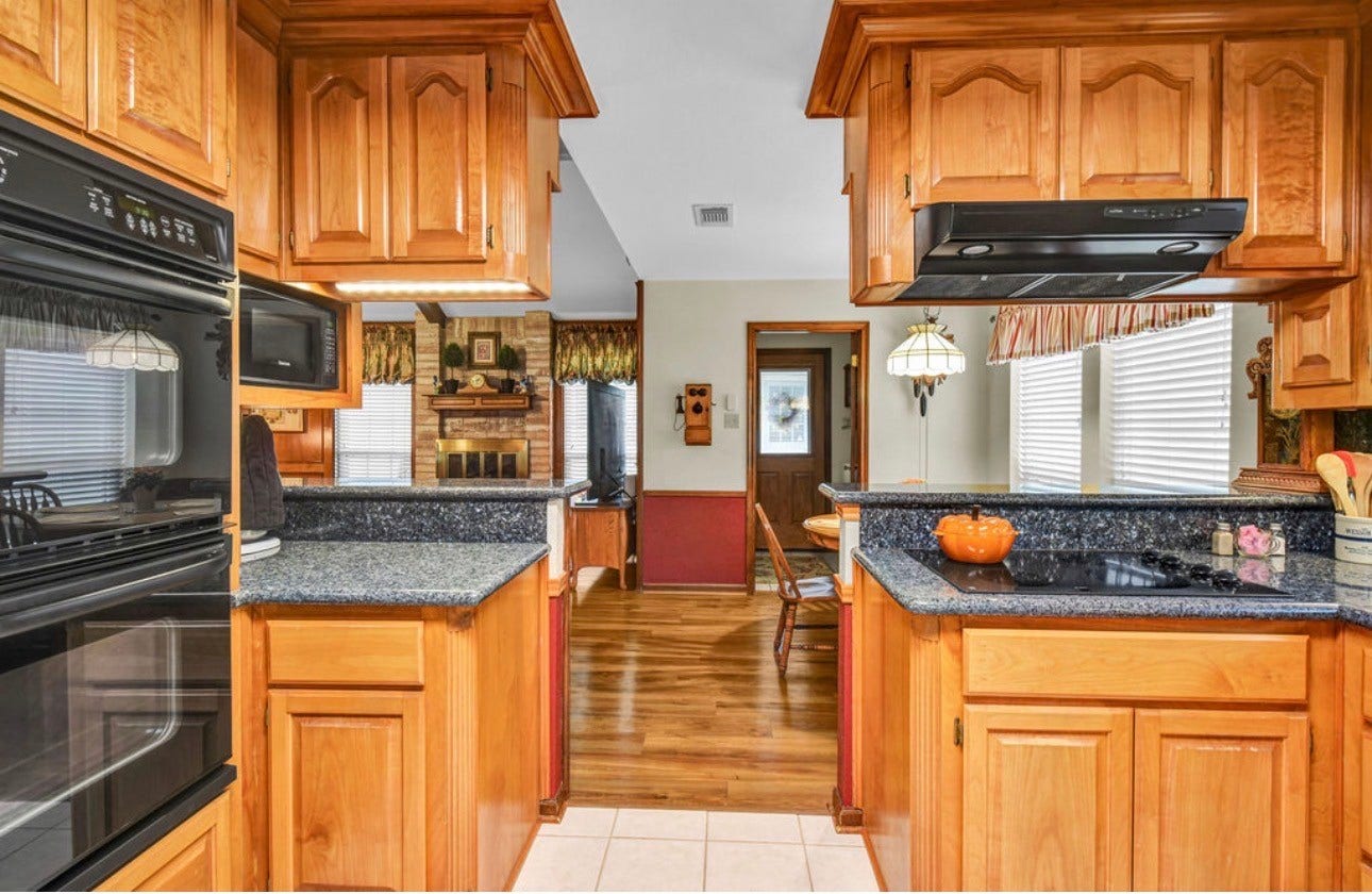 102 Raintree Lane, Lake Jackson, TX 77566