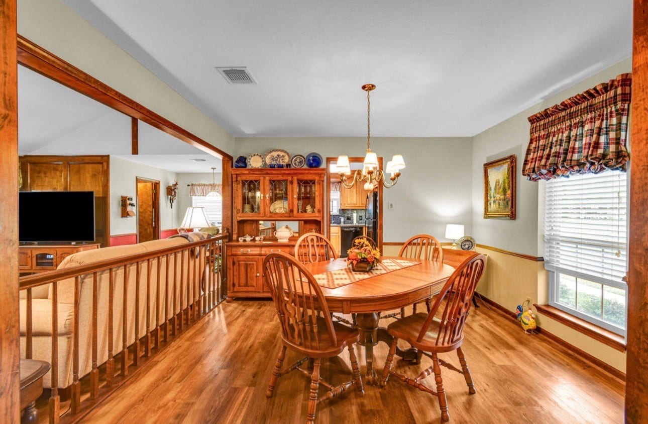 102 Raintree Lane, Lake Jackson, TX 77566