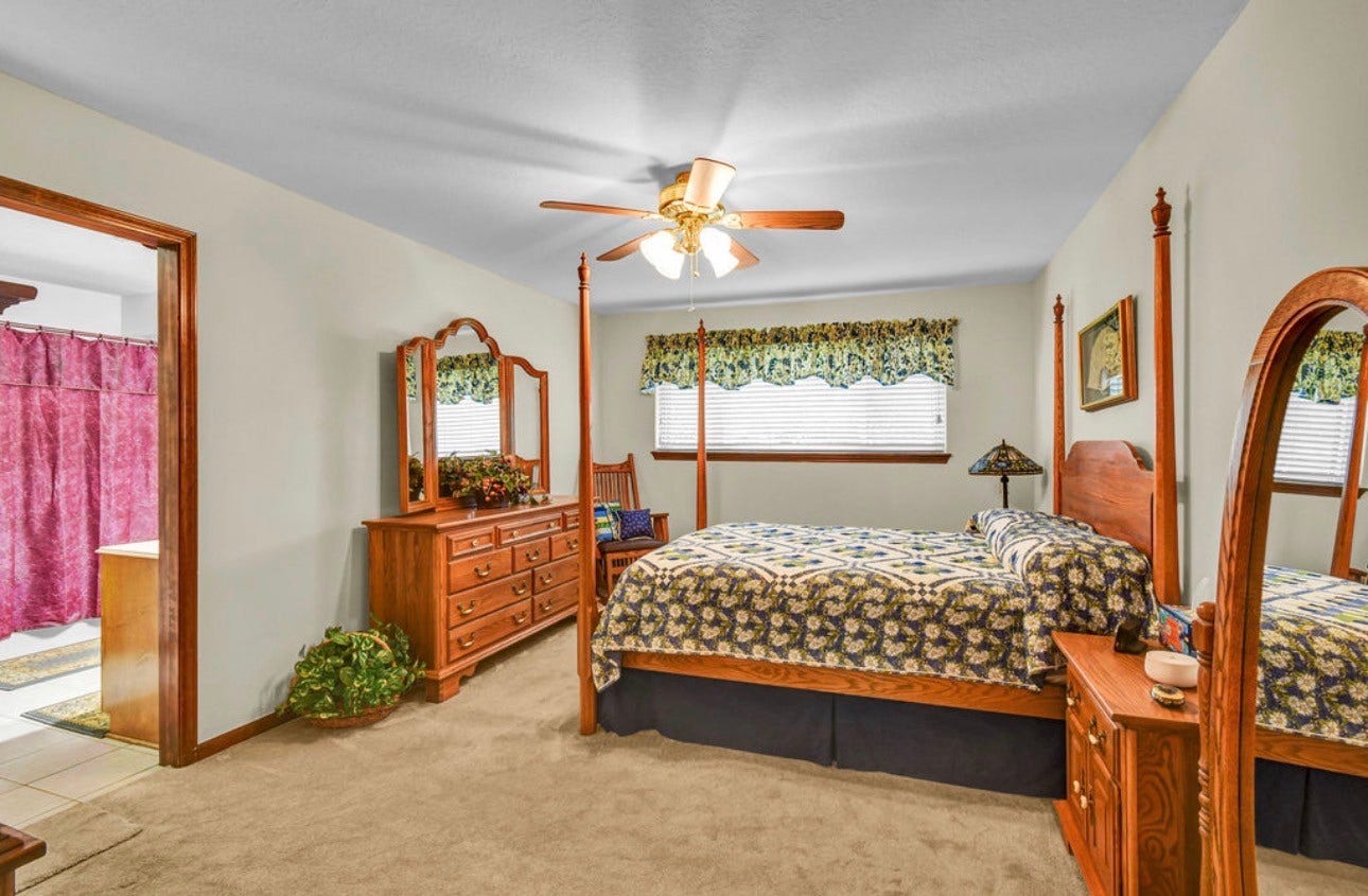 102 Raintree Lane, Lake Jackson, TX 77566