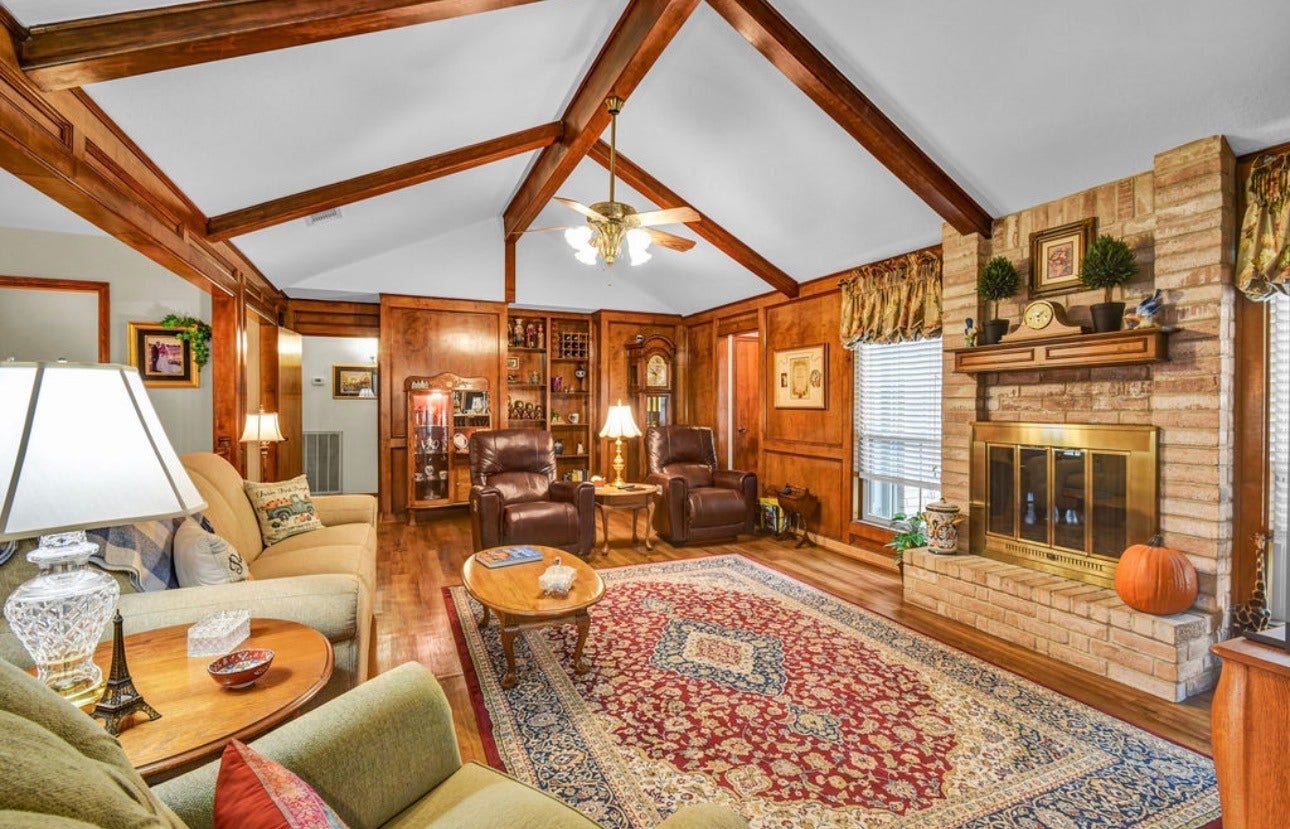 102 Raintree Lane, Lake Jackson, TX 77566