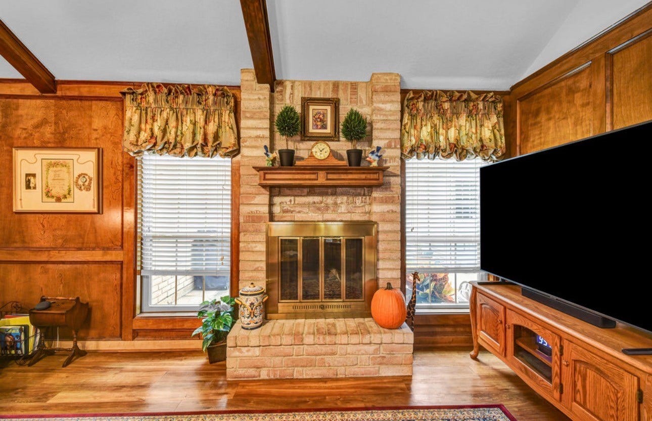102 Raintree Lane, Lake Jackson, TX 77566