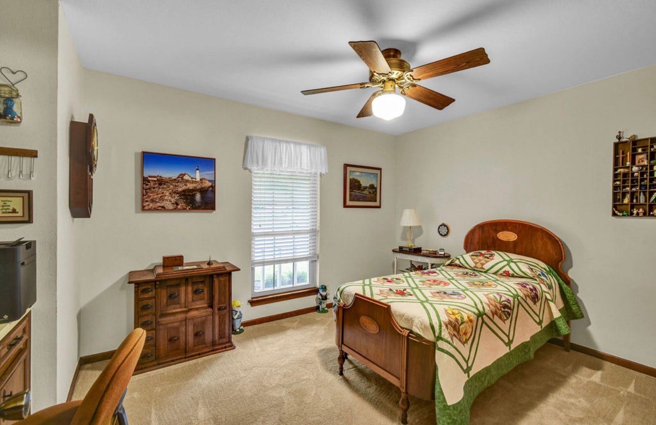102 Raintree Lane, Lake Jackson, TX 77566