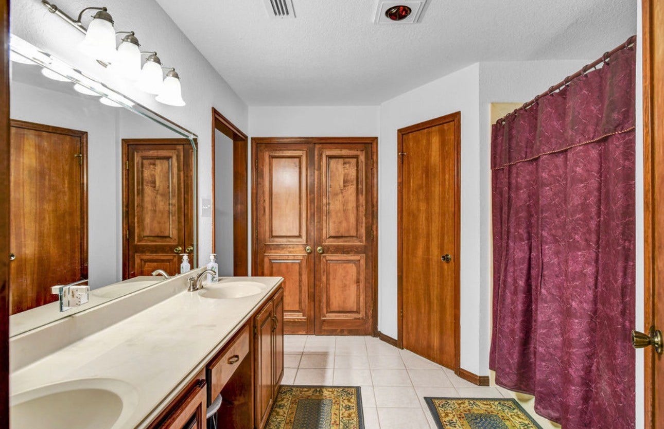 102 Raintree Lane, Lake Jackson, TX 77566