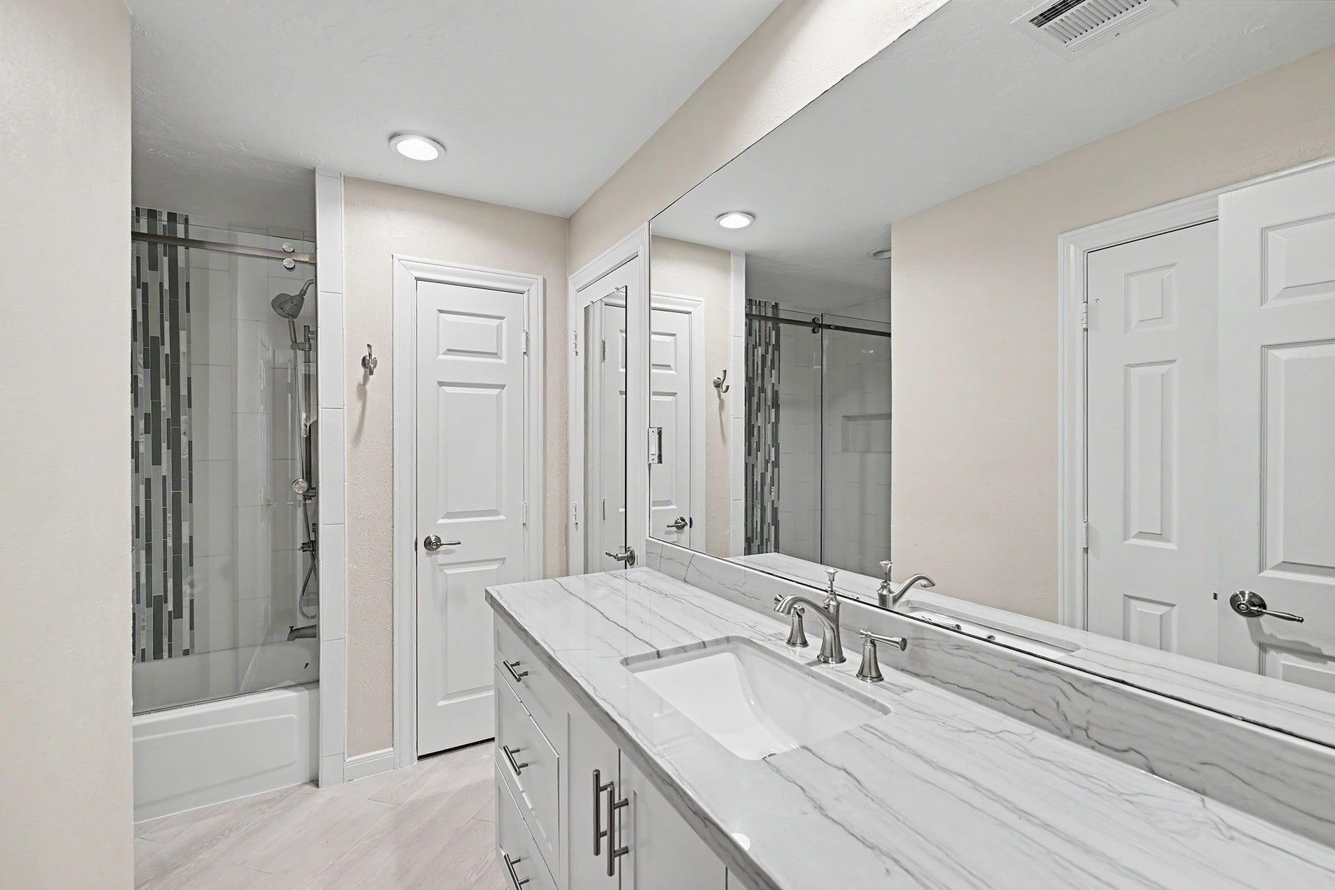 919 Bayou Parkway, Houston, TX 77077 919 Bayou Parkway, Houston, TX 77077