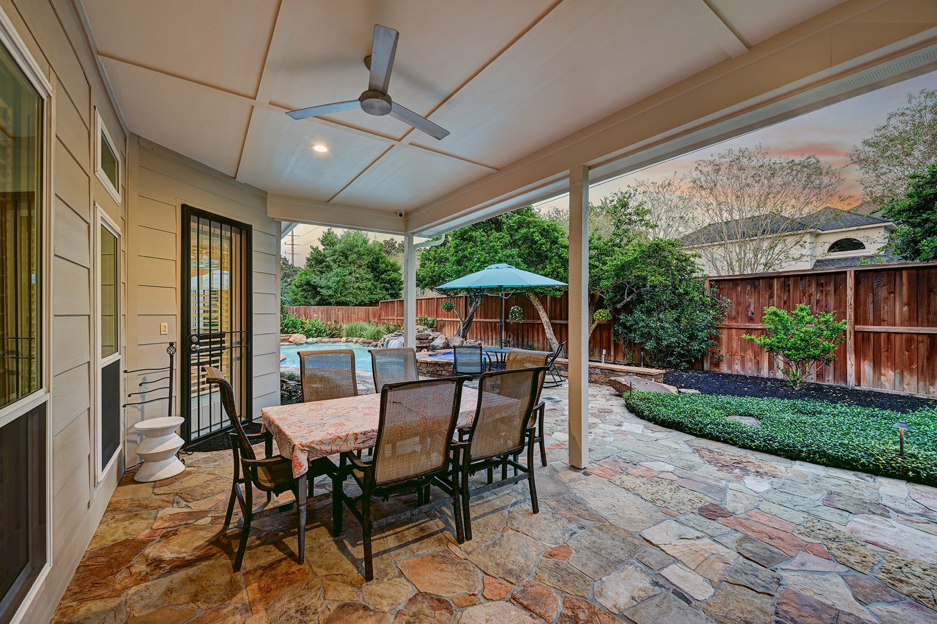 919 Bayou Parkway, Houston, TX 77077 919 Bayou Parkway, Houston, TX 77077