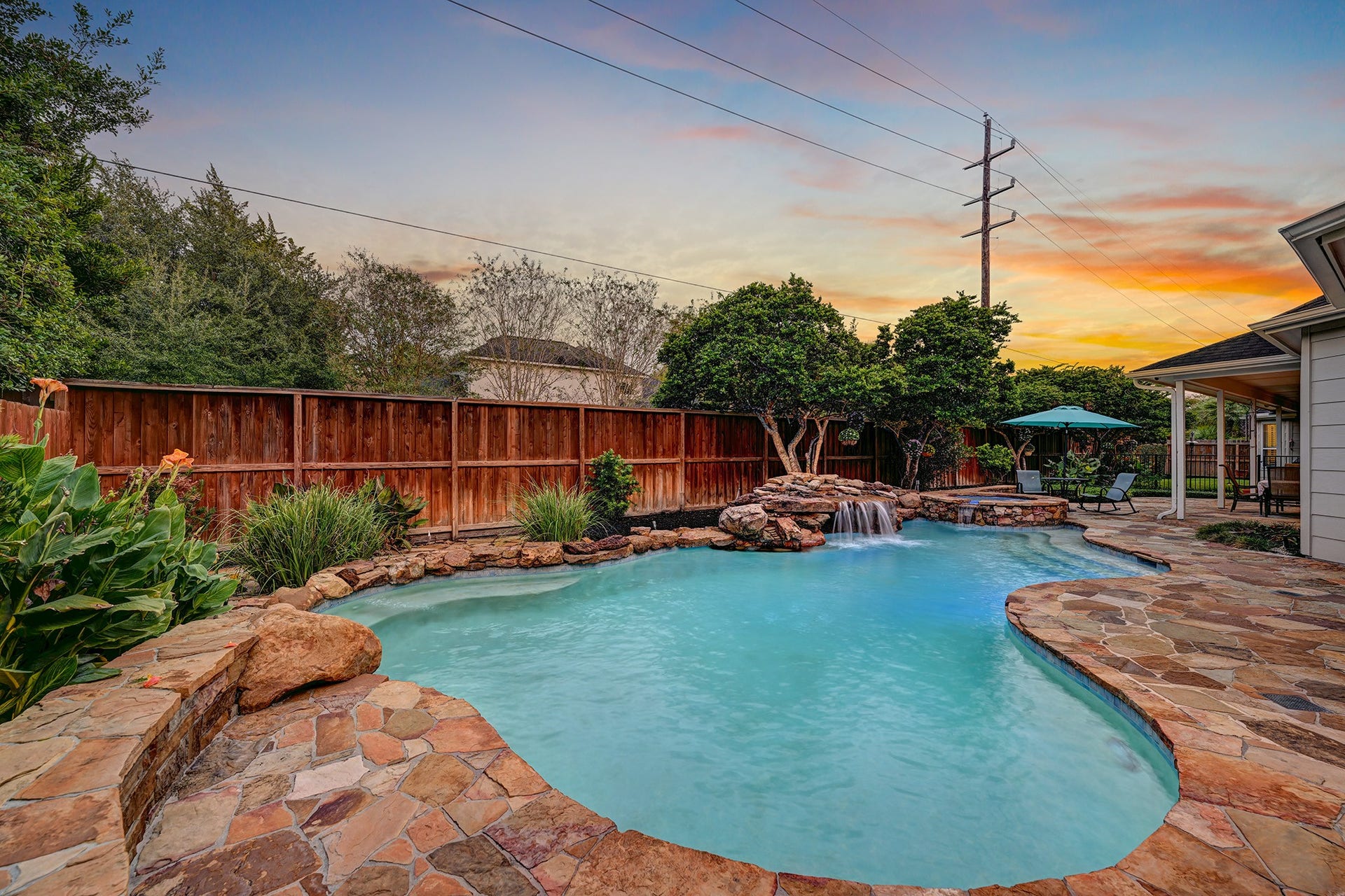 919 Bayou Parkway, Houston, TX 77077 919 Bayou Parkway, Houston, TX 77077