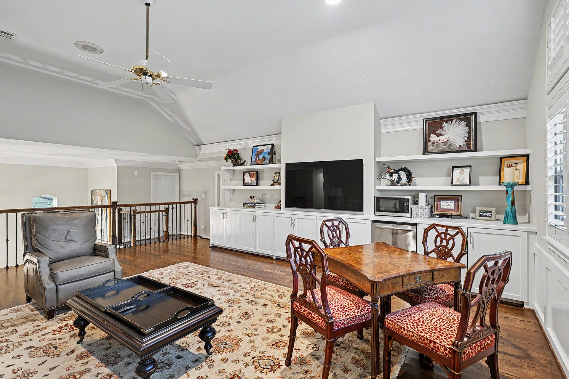 919 Bayou Parkway, Houston, TX 77077 919 Bayou Parkway, Houston, TX 77077