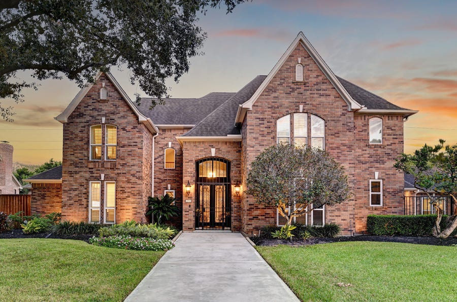 Property photo for 919 Bayou Parkway, Houston, TX