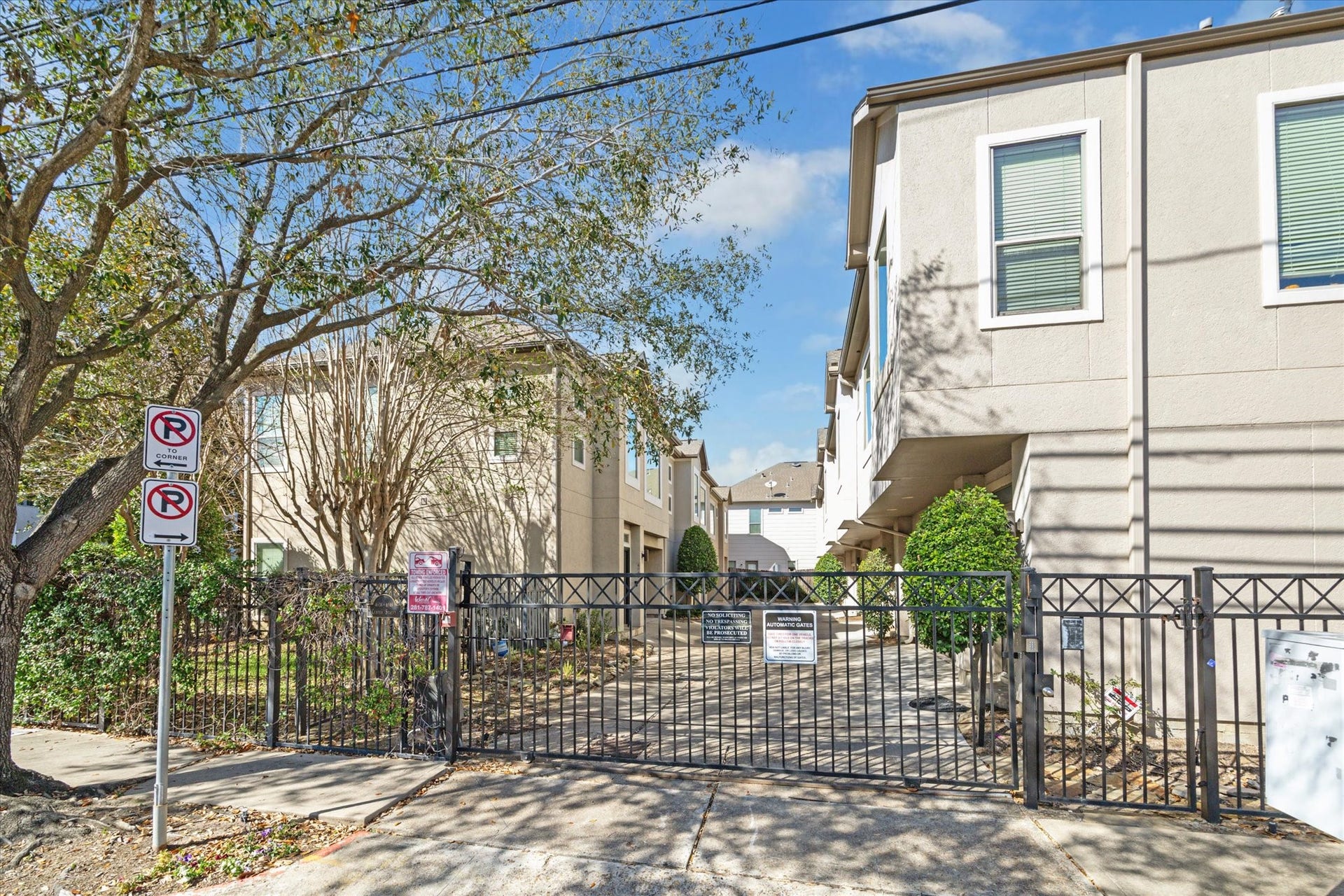 4046 Center Street, Houston, TX 77007 The gated community provides an extra layer of security and the sidewalk is nice for walking the dog or an evening jog.