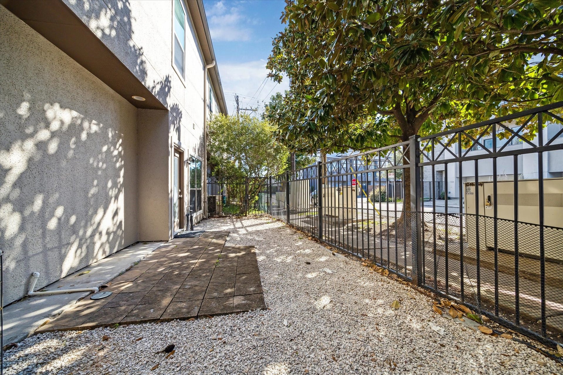 4046 Center Street, Houston, TX 77007 A great space to grill or enjoy the Fall weather!