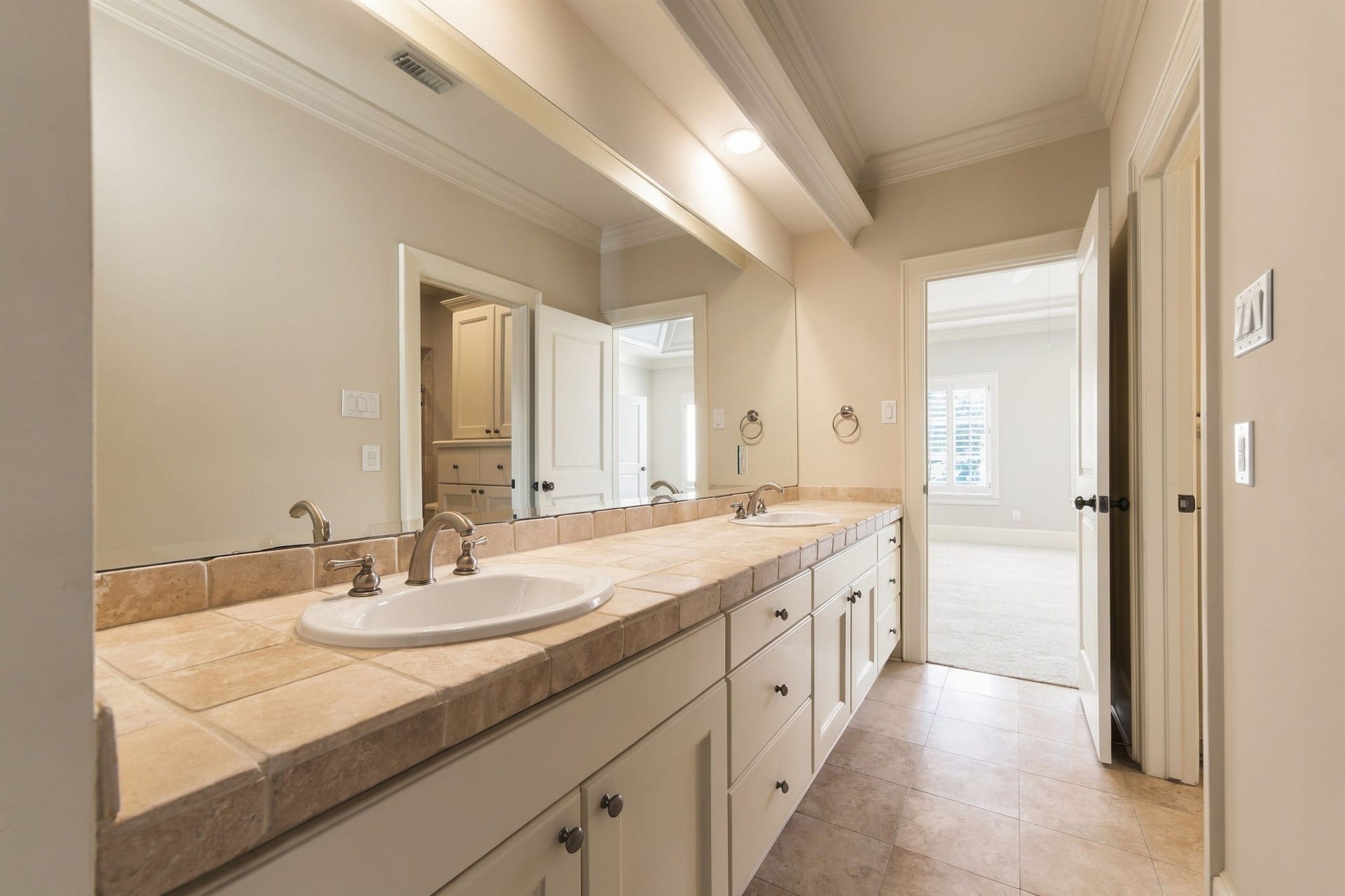 2826 Robinhood Street, West University Place, TX 77005 2826 Robinhood Street, West University Place, TX 77005