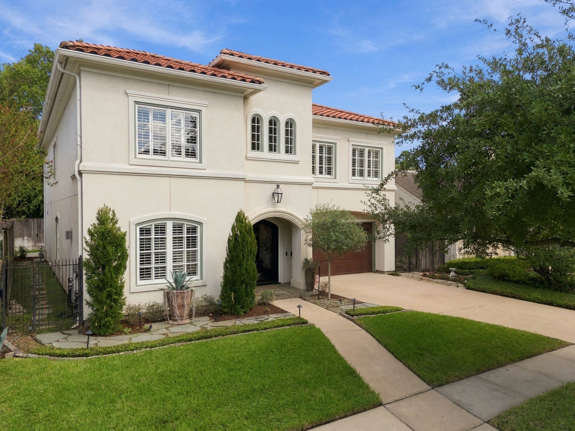 2826 Robinhood Street, West University Place, TX 77005 2826 Robinhood Street, West University Place, TX 77005