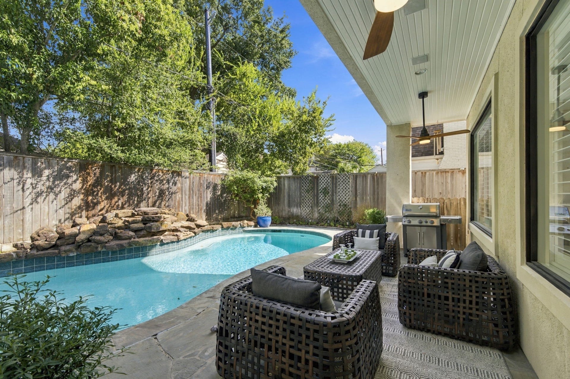 2826 Robinhood Street, West University Place, TX 77005 2826 Robinhood Street, West University Place, TX 77005