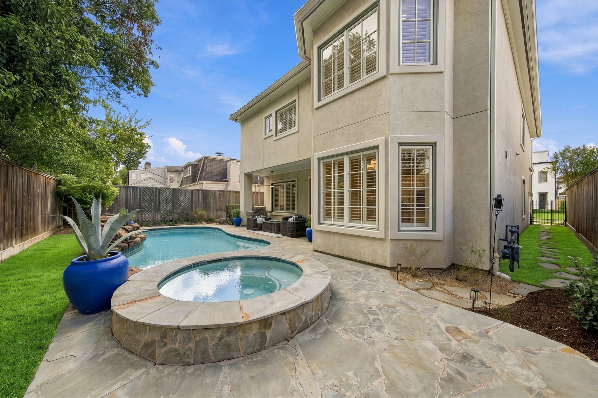 2826 Robinhood Street, West University Place, TX 77005 2826 Robinhood Street, West University Place, TX 77005