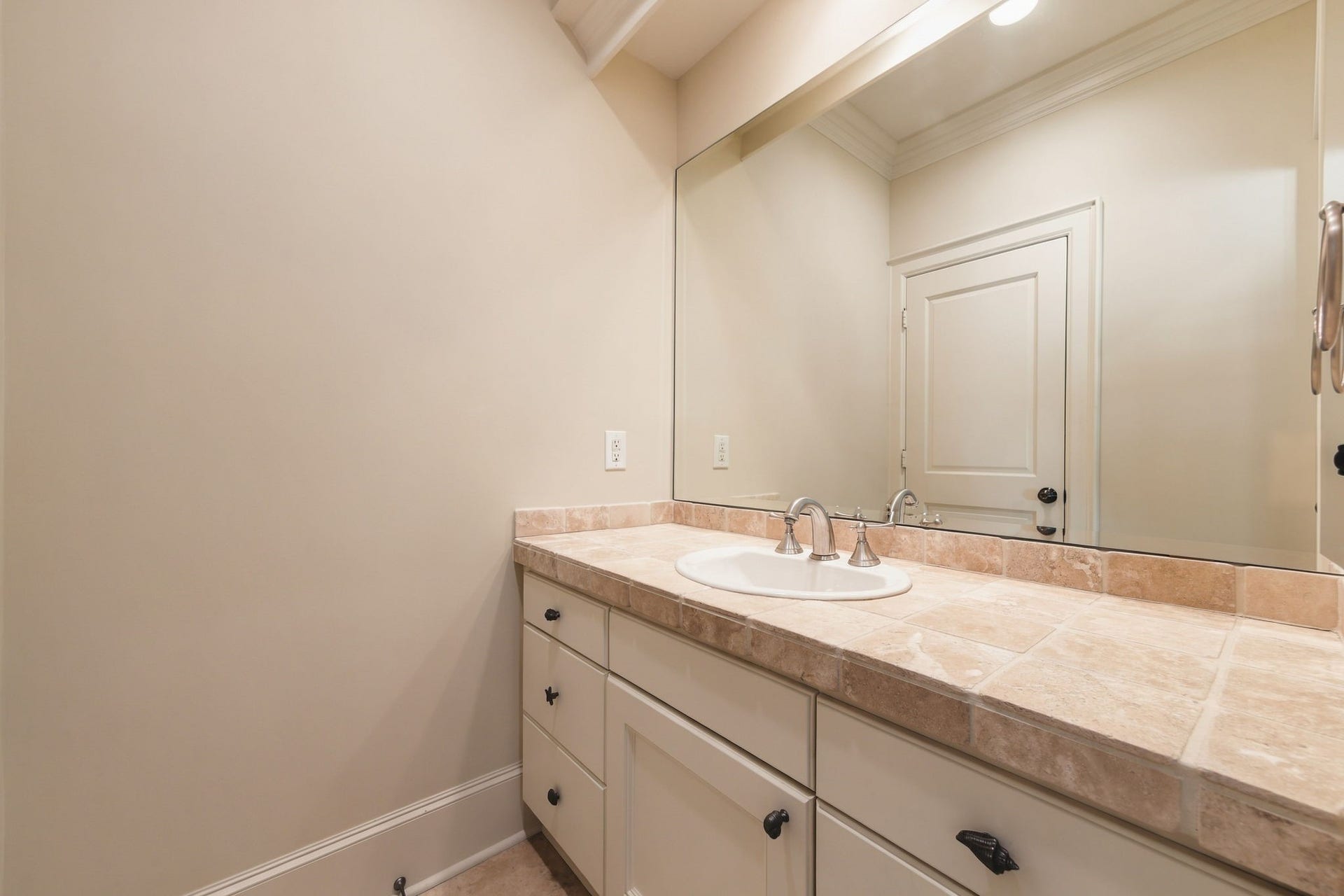 2826 Robinhood Street, West University Place, TX 77005 2826 Robinhood Street, West University Place, TX 77005