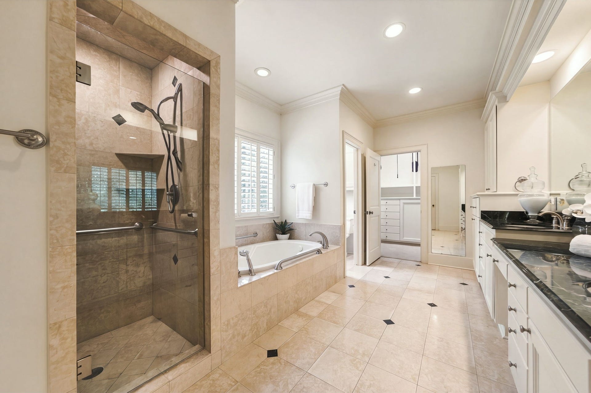 2826 Robinhood Street, West University Place, TX 77005 2826 Robinhood Street, West University Place, TX 77005