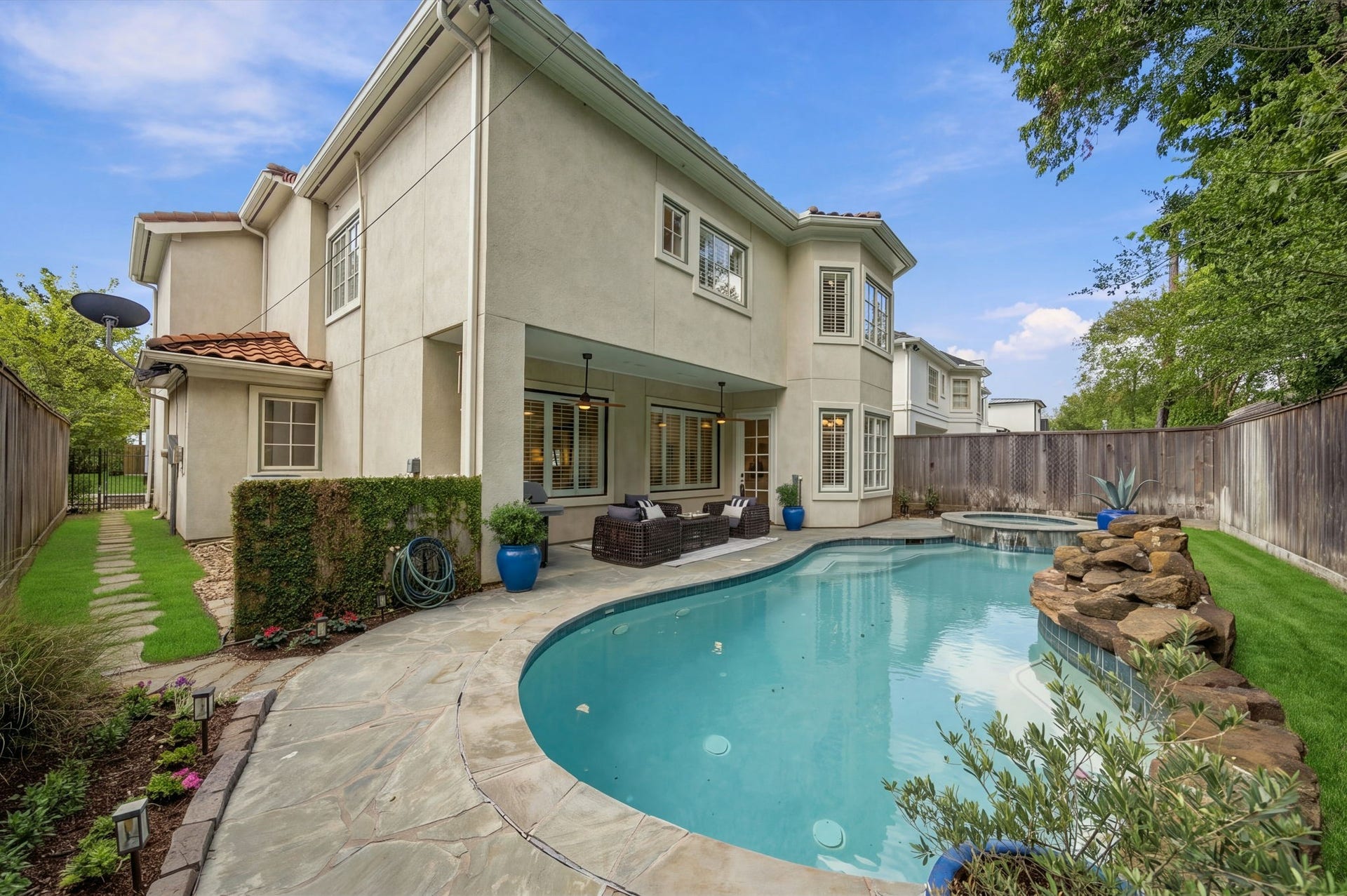 2826 Robinhood Street, West University Place, TX 77005 2826 Robinhood Street, West University Place, TX 77005