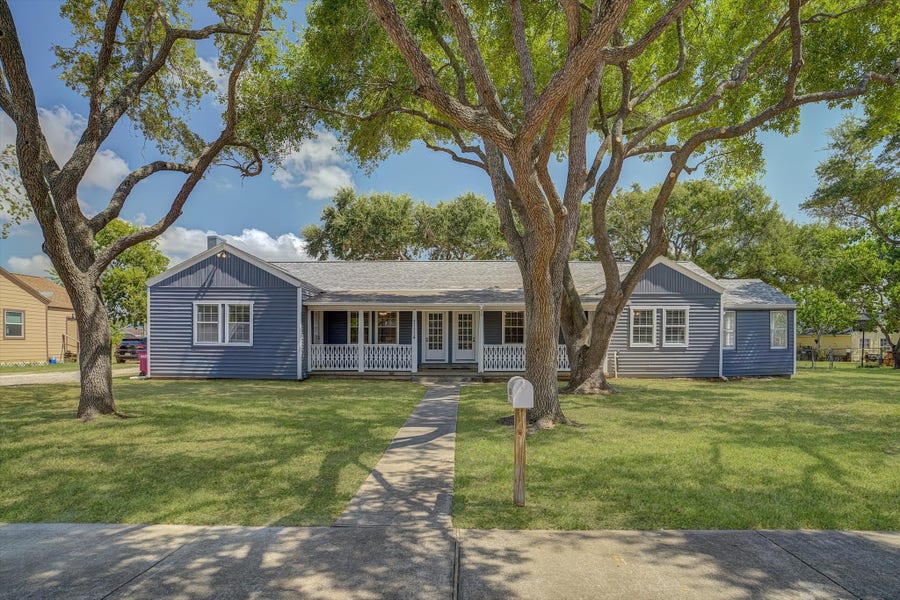 Property photo for 1114 W 5th Street, Freeport, TX