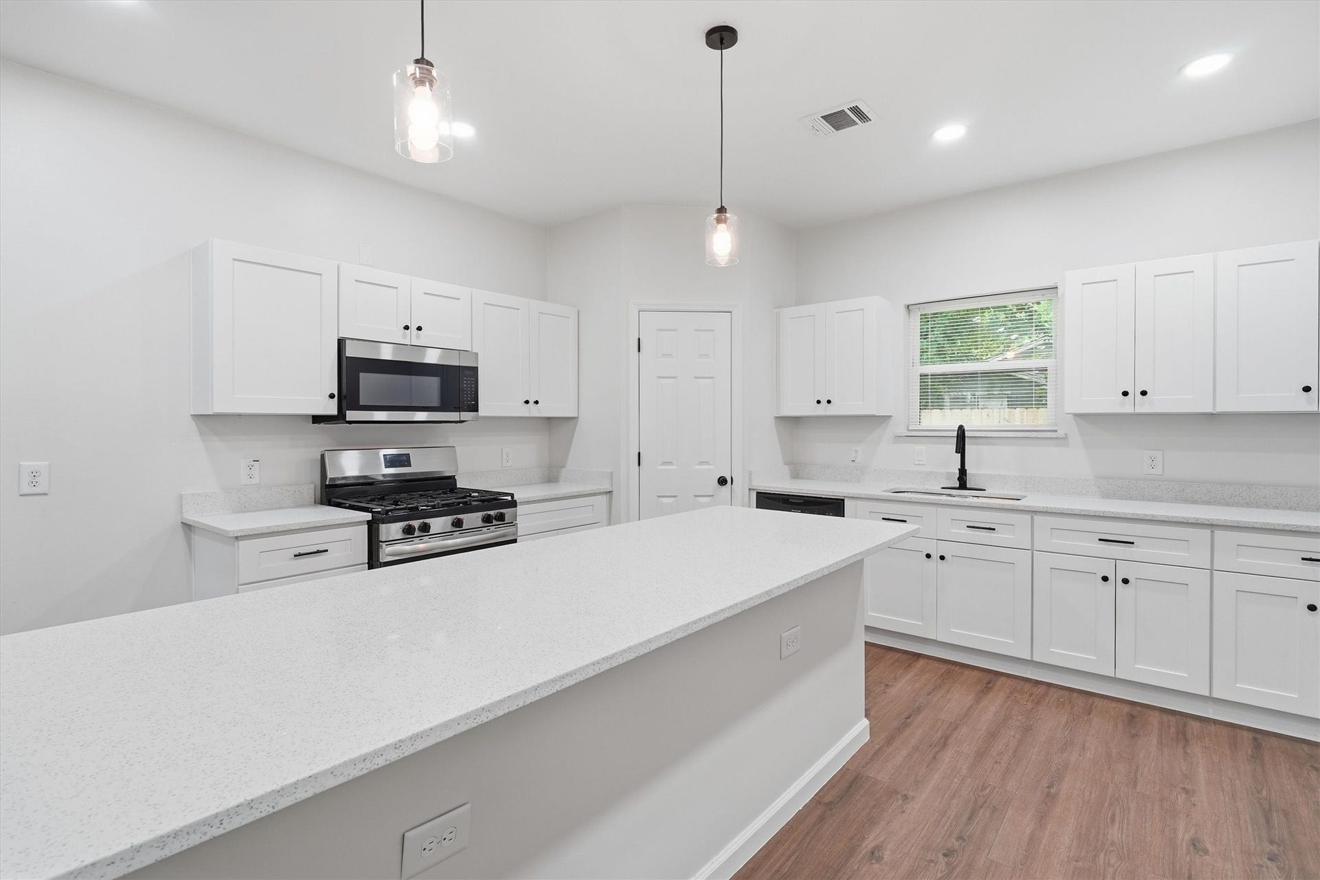 6109 Woodrow Street, Texas City, TX 77591 Light and bright kitchen with extra large island, stainless steel appliances